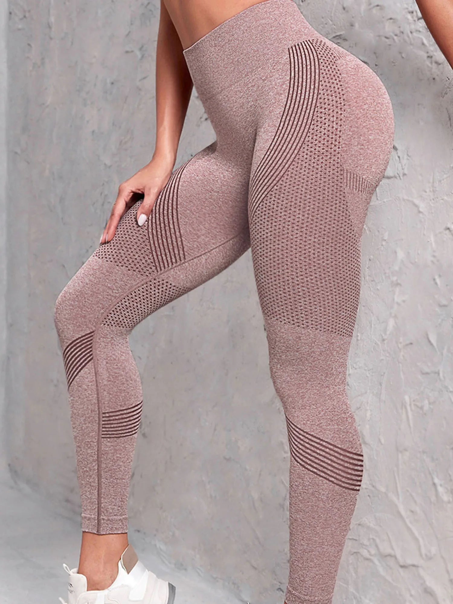 High-waist compression leggings with butt lift technology, designed for comfort and support during workouts.