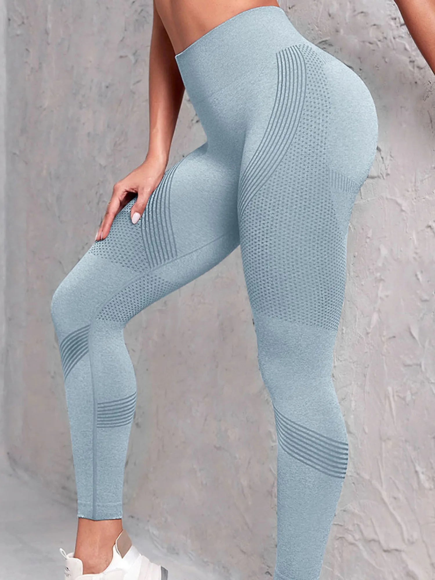 High-waist compression leggings with butt lift technology in blue, designed for comfort and performance.