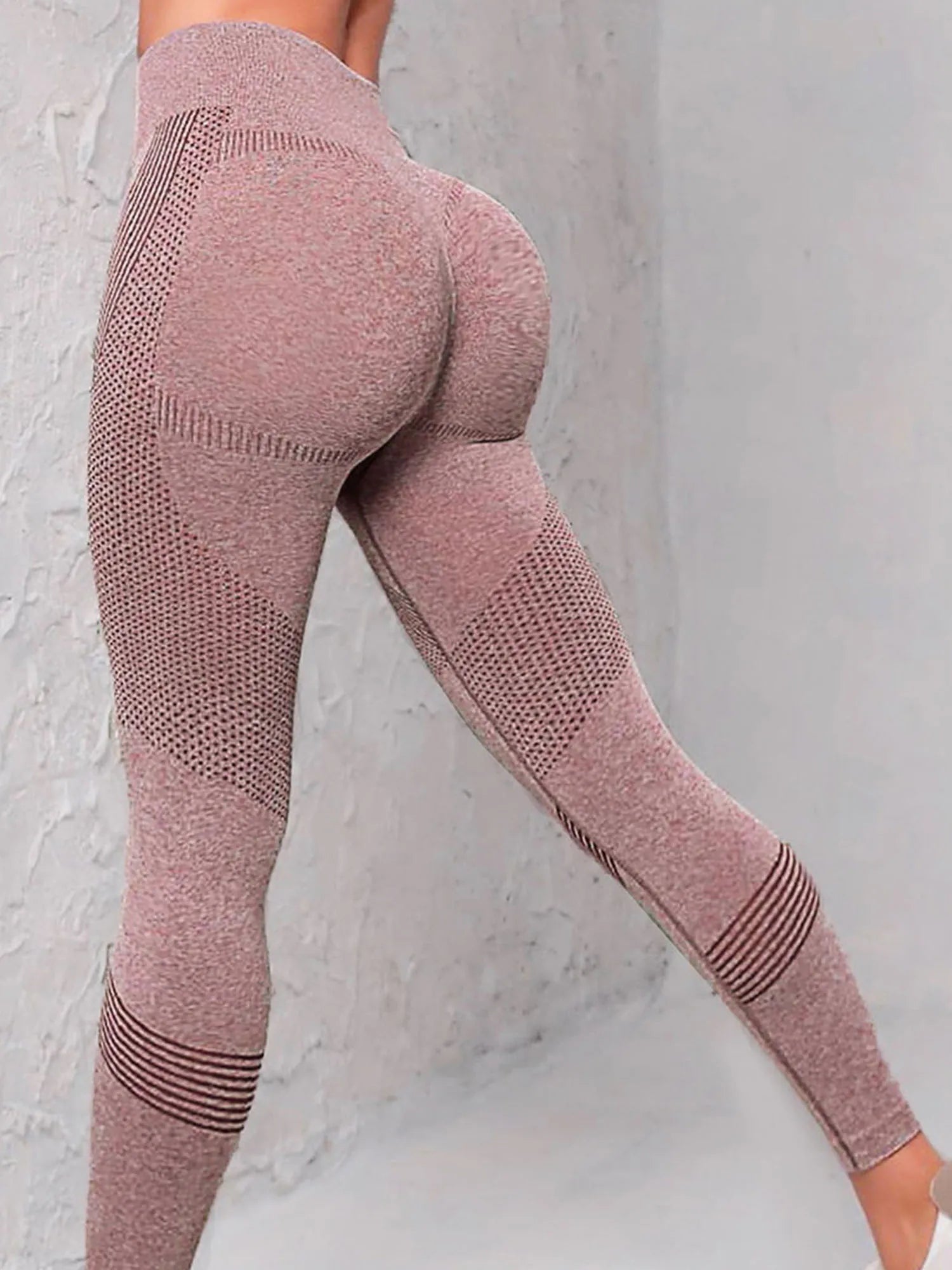 High-waist compression leggings with butt lift technology, enhancing silhouette and providing all-day comfort.