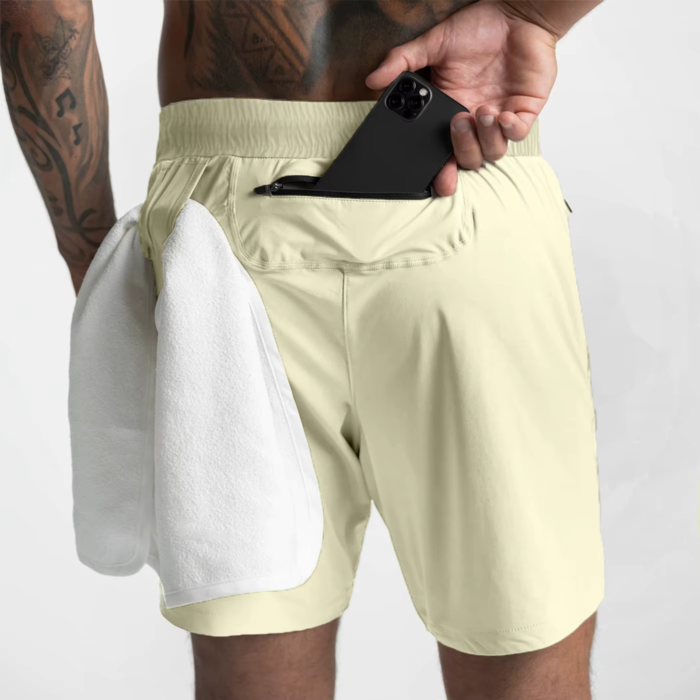 Men's lightweight gym shorts with towel and smartphone pocket, perfect for workouts and leisure.
