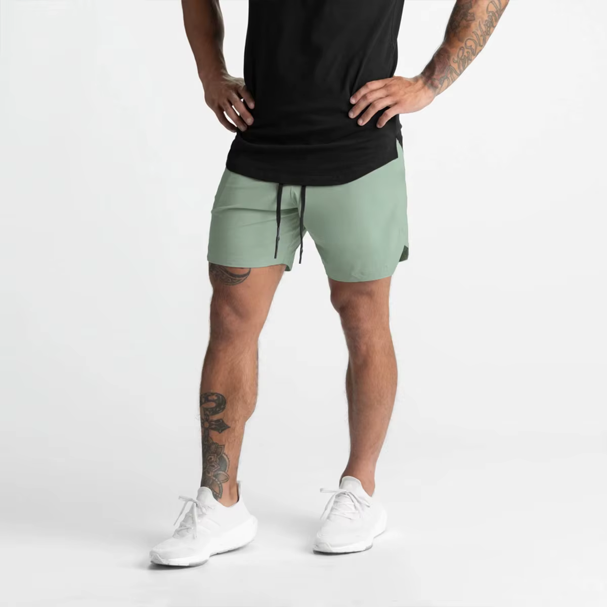 Men's lightweight single-layer gym shorts in green, perfect for workouts or lounging.